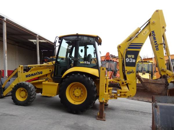 KOMATSU WB 91 R-5 pompa wody